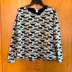 H&M long sleeve black and white shirt geometric